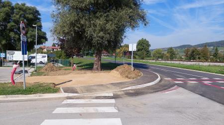 Ob parkirišču v športnem parku bodo nameščeni nasloni za kolesa in servisna popravljalnica koles. 