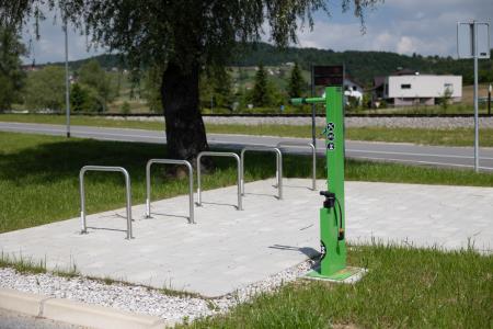 Občani si želijo še več urejenih površin za hrambo in servis koles. 