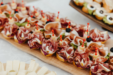 Dobrote z baročno-orientalskim pridihom so pripravili v kuhinji Doma upokojencev Šmarje pri Jelšah. 