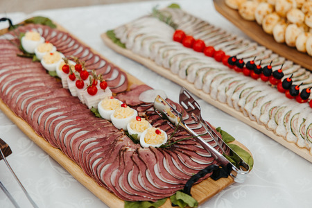 Dobrote z baročno-orientalskim pridihom so pripravili v kuhinji Doma upokojencev Šmarje pri Jelšah. 